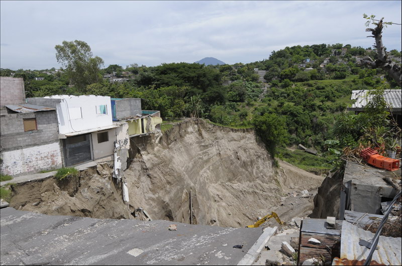 Avanzan obras de mitigación por formación de cárcavas en Reparto Las Cañas, Ilopango