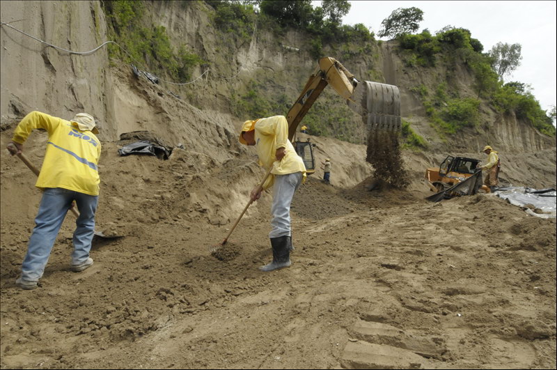 MOP repara calles y realiza obras de mitigación en diferentes puntos del país afectados por Tormenta Alex