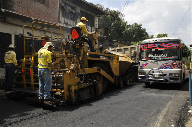 MOP continúa reparando calles de Mejicanos