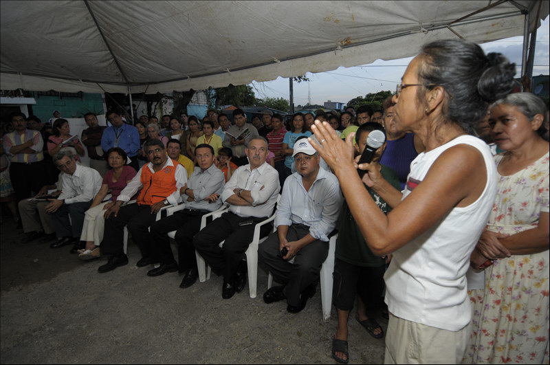 MOP participa en reunión interinstitucional con afectados por cárcava calle secundaria de Reparto Las Cañas, Ilopango