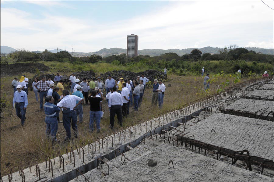 Empresas interesadas en participar proceso licitación construcción Bulevar Diego de Holguín recorren proyecto