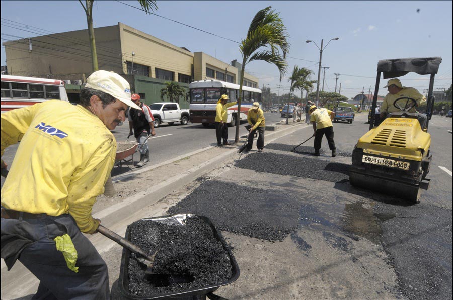 MOP repara 11 importantes rutas de San Salvador 