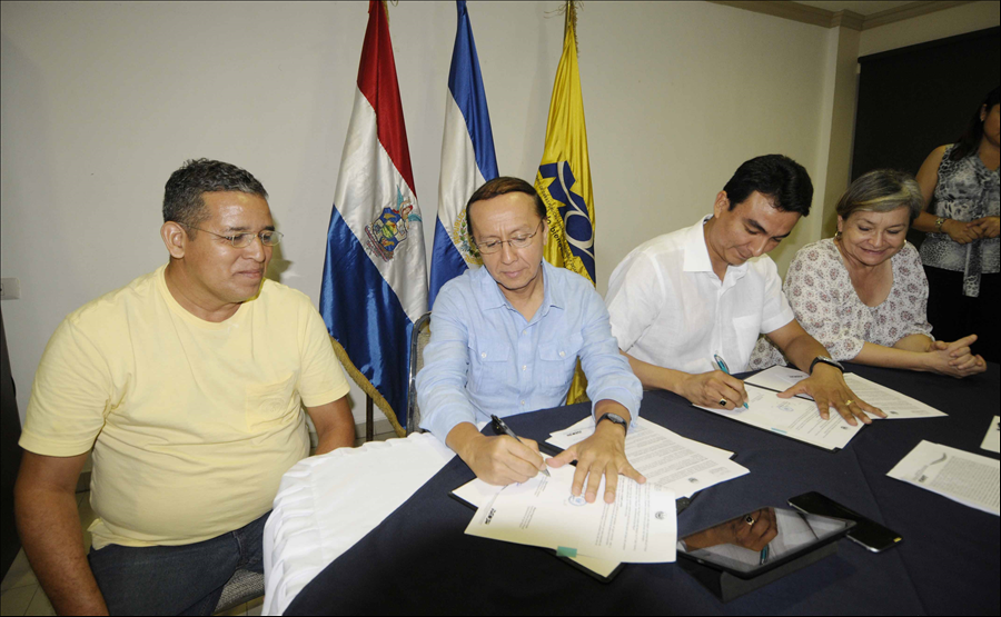 MOP suscribe convenios con municipalidades de Ciudad de San Miguel y La Unión