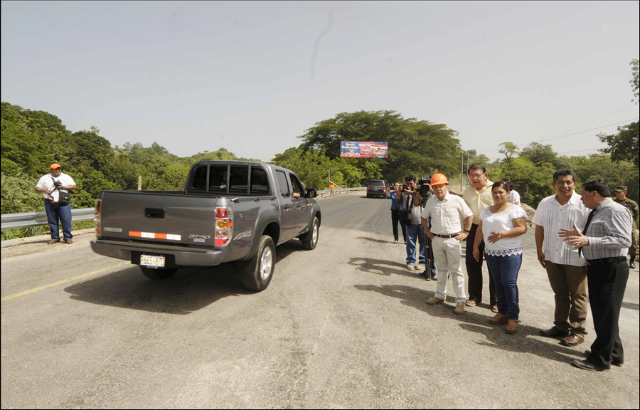 FOVIAL habilita paso vehicular sobre nueva obra de drenaje en km. 43 Carretera Panamericana