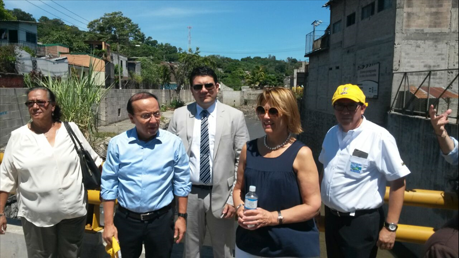 Delegación UNOPS realiza visita técnica obras de protección Colonia Málaga, San Salvador