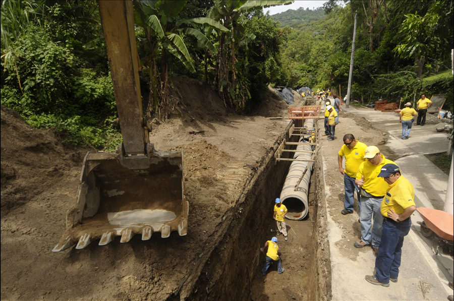 MOP avanza en construcción de colector en Colonia El Matazano, Ilopango