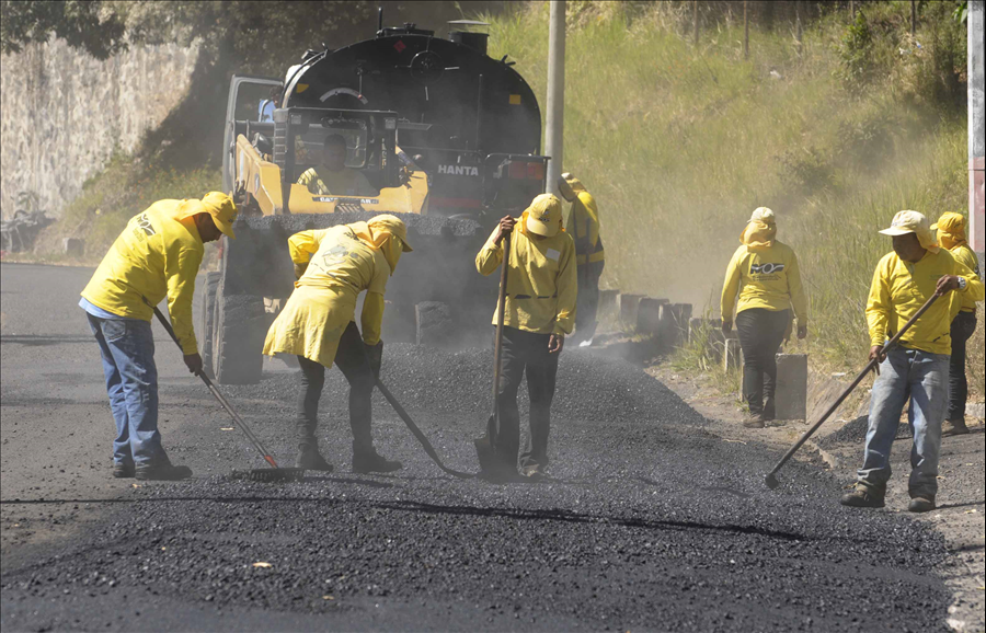 MOP realiza recarpeteo en Brisas de San Bartolo, Ilopango