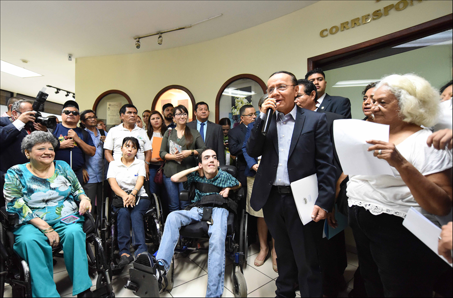 MOP presenta ante Asamblea Legislativa iniciativa de ley especial del medio pasaje para estudiantes, adultos mayores y personas con discapacidad