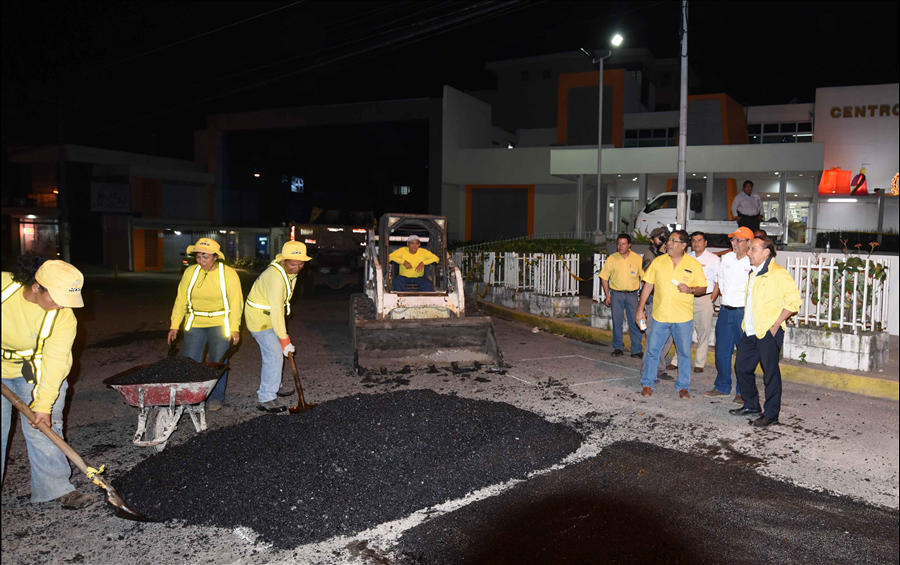 MOP realiza jornada de bacheo nocturno en 4 importantes rutas de Colonia Médica, San Salvador