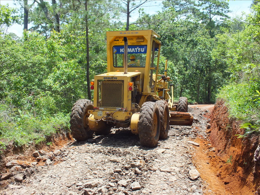 MOP repara 25.9 km de calles rurales de Panchimalco, San Salvador