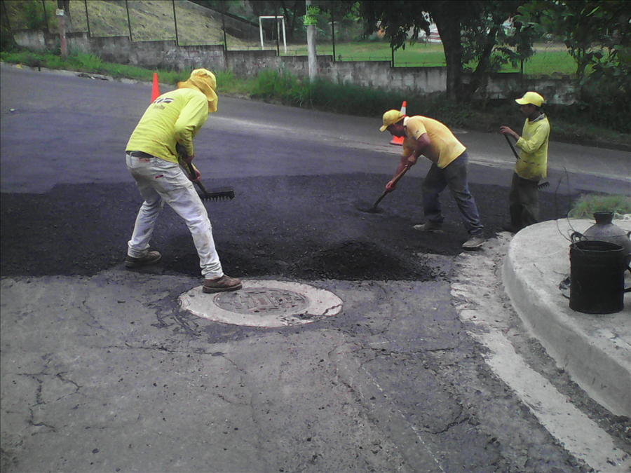 MOP repara 5 kilómetros de calles desde Soyapango hasta Colonia Santa Marta y Calle Lara, San Salvador