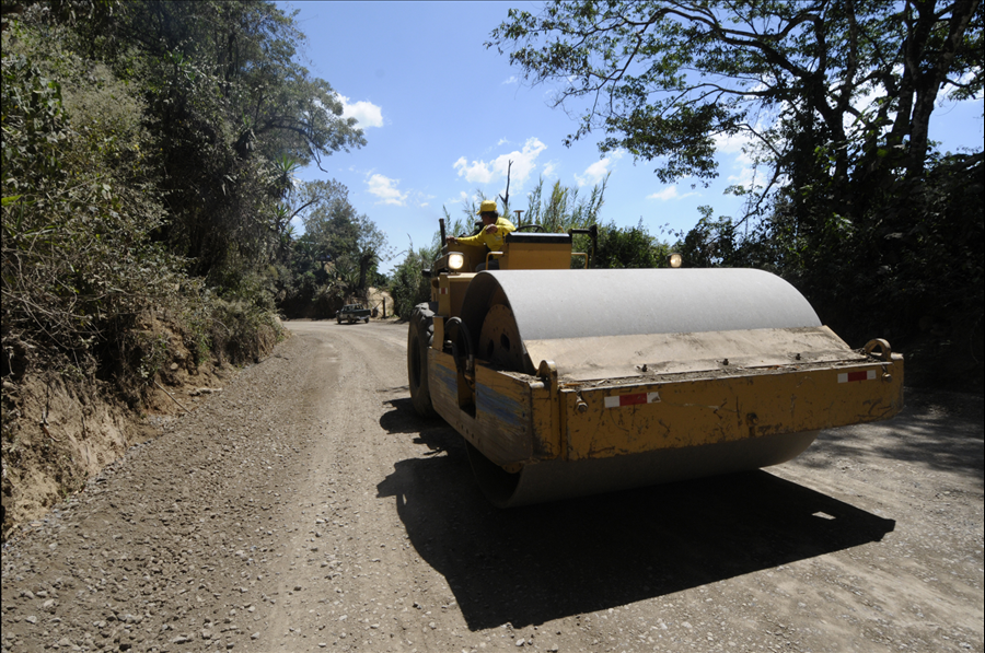 MOP por concluir reparación de 25.9 kilómetros de calles rurales de Panchimalco, San Salvador