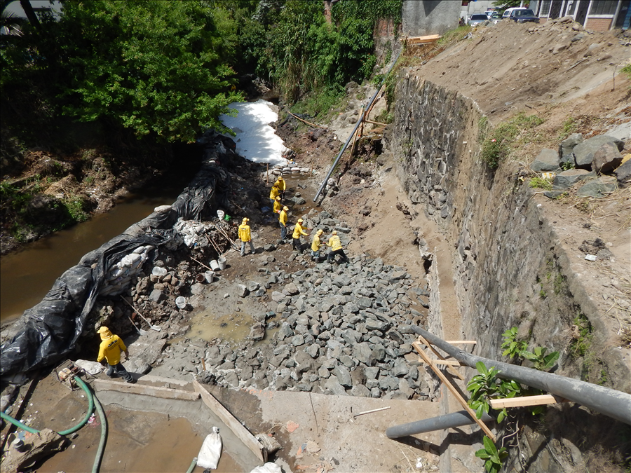 Obras de protección en 8ª-10 y Calle Paraguay San Salvador, con avance del 70%