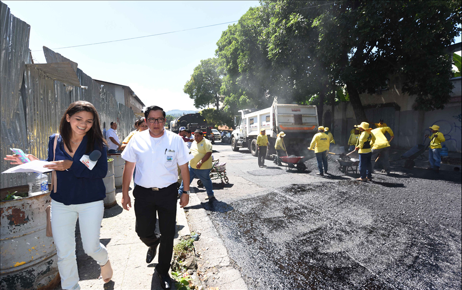 MOP recarpetea la 23 Avenida Sur por Duicentro San Salvador