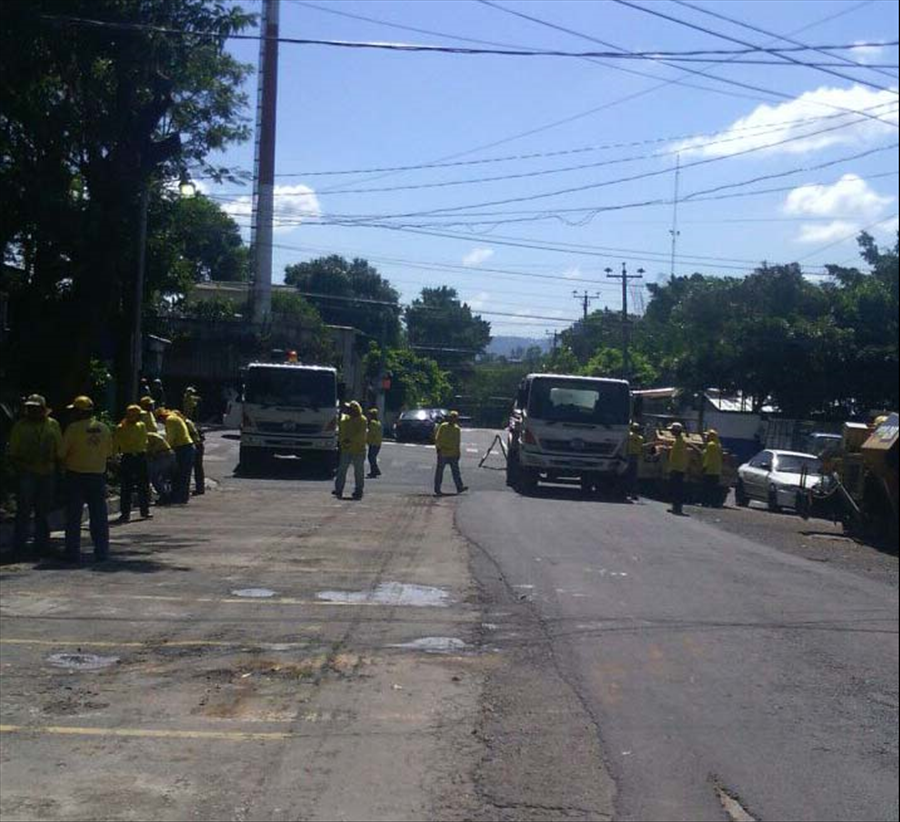 MOP realiza obras de recarpeteo en colonia Zacamil, Mejicanos