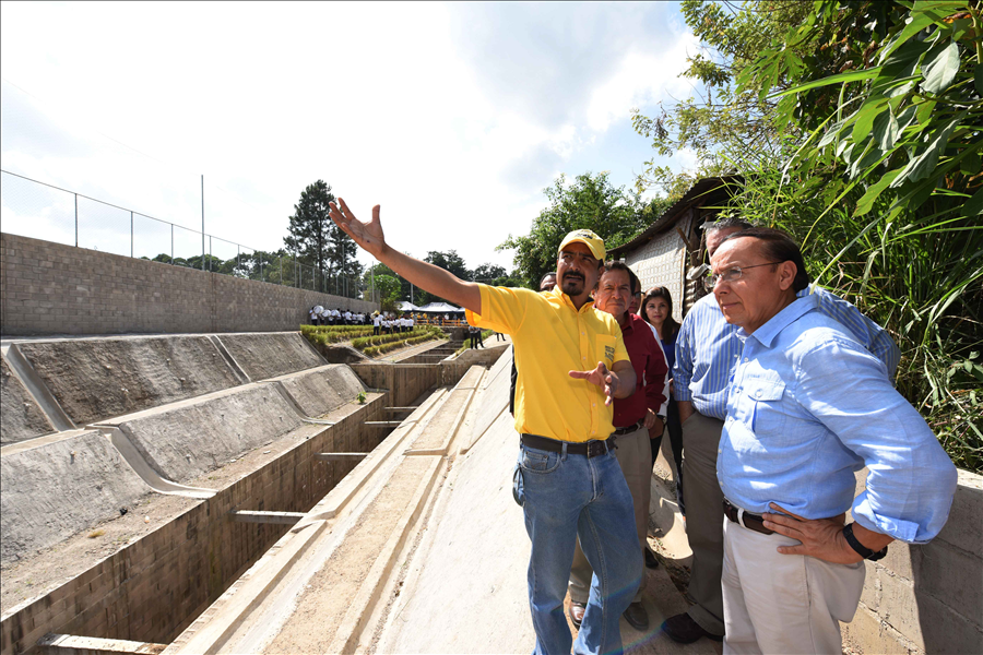 MOP entrega obras de protección y de pavimentación ejecutadas en Santa Ana