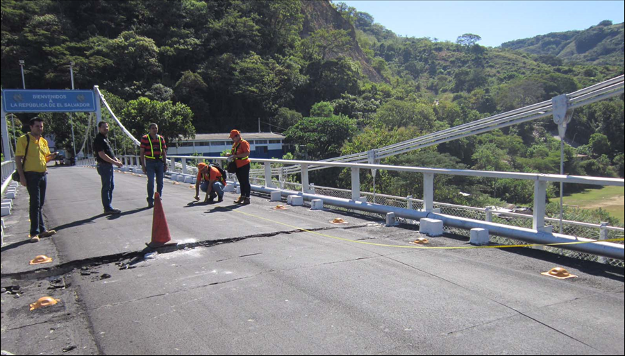 MOP inspecciona daños Puente El Jobo, Frontera Las Chinamas, Ahuachapán