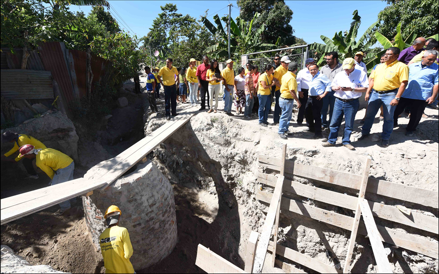 Viceministerio reduce riesgos de más de 2 mil familias en 6 municipios del AMSS