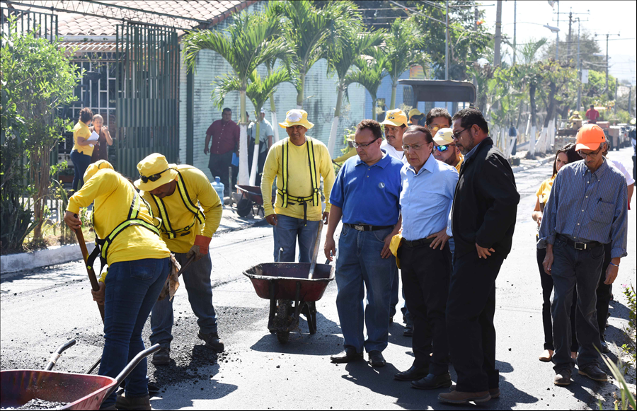 MOP recarpetea 800 metros lineales de calle Metrópolis, Mejicanos