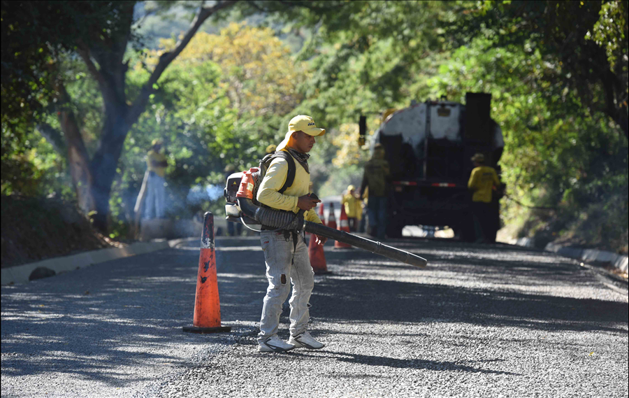 MOP avanza en la pavimentación y ampliación desvío a Comasagua-La Libertad