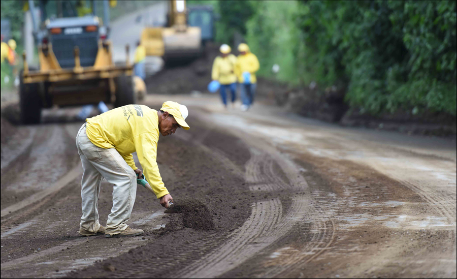 MOP repara 3.5 kilómetros de calle en Suchitoto, Cuscatlán