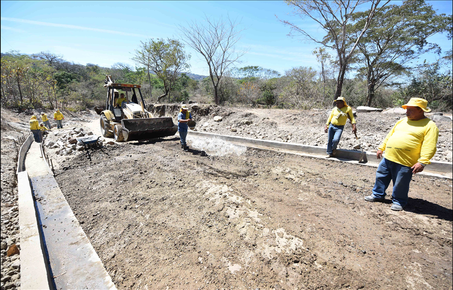 MOP avanza en la pavimentación de calle que de Quezaltepeque conduce a cantones y caseríos del municipio