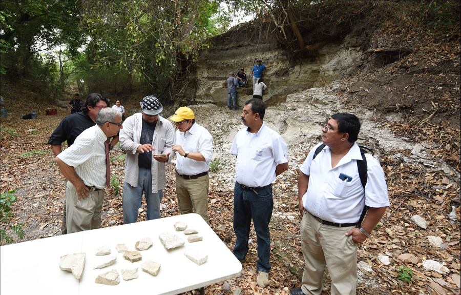 MOP inspecciona investigación paleontológica que se desarrolla en tramo donde se construirá By Pass de San Miguel