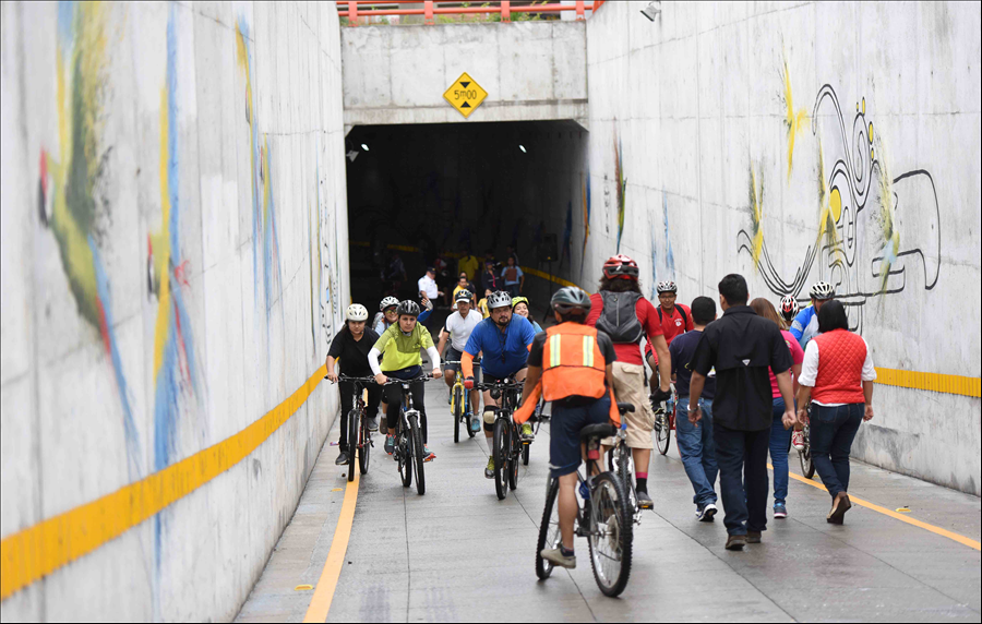 MOP entrega obra artística y habilita vía de recreo en túnel Naciones Unidas