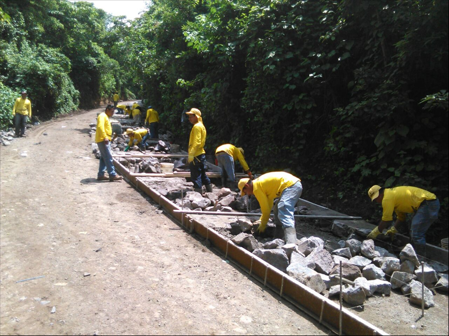 48% de avance el mejoramiento de carretera Apaneca Quezalapa- San Pedro Puxtla, Ahuachapán