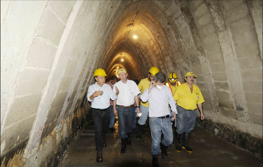 MOP supervisa tareas finales de reparación de tramos bóveda sobre Quebrada Chilismuyo, San Salvador