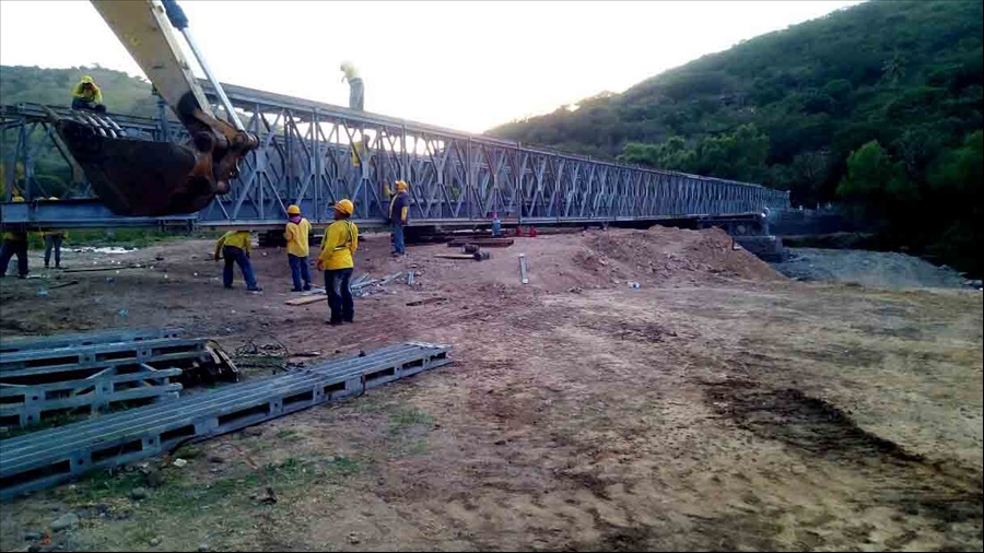 MOP realiza lanzado de puente provisional en Frontera  Las Chinamas