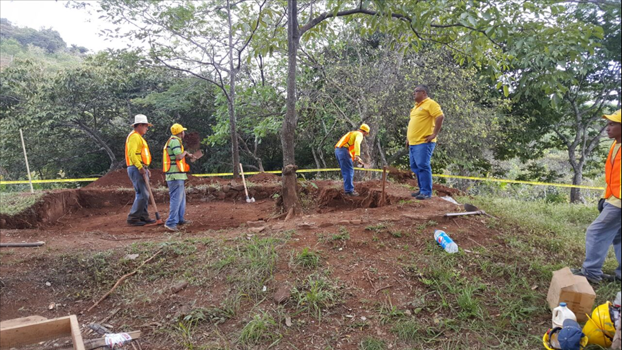 Con maquinaria y personal: MOP apoya excavaciones para exhumaciones y pruebas en investigación Masacre El Mozote, Meanguera, Morazán