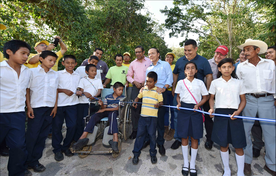 MOP entrega a comunidad el proyecto de carretera  Apaneca-Quezalapa- San Pedro Puxtla, Ahuachapán