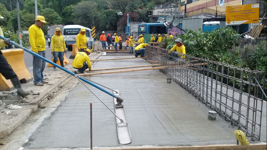 MOP realiza colado de losa de concreto puente El Zapote, San Jacinto