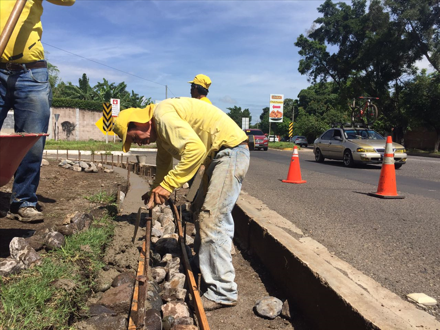 MOP construye acceso a intersección calle doble vía de Colonia  Las Margaritas, Chalchuapa, Santa Ana