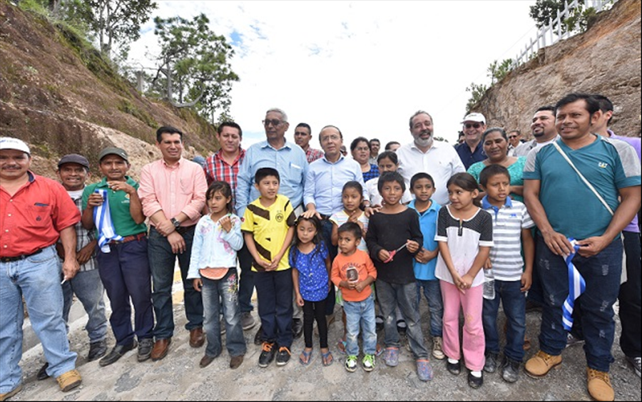 MOP y Unión Europea entregan proyecto Tramo: Cantón  Tejera Paso El Mono, Arambala, Morazán 