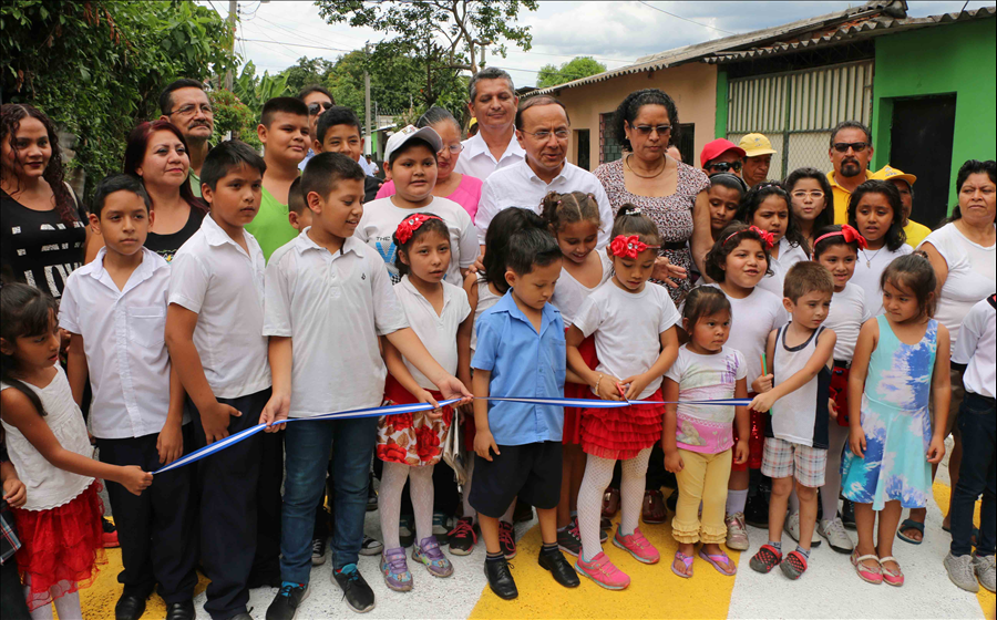 MOP entrega pavimentación calle de acceso a Colonia Buena Vista, Soyapango, San Salvador