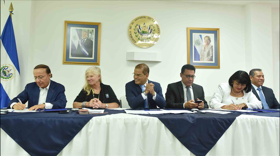 Gobierno suscribe memorando de entendimiento con Asociación de Cruceros de Florida y El Caribe para colocación de marinos salvadoreños