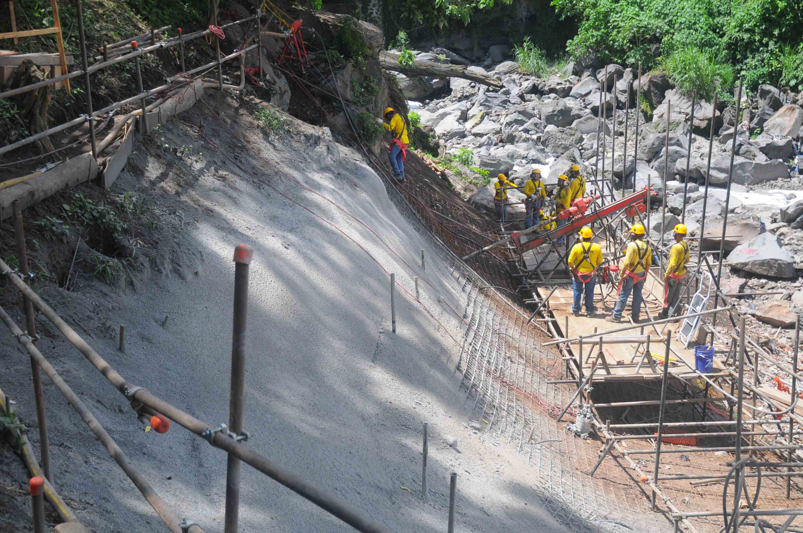 MOP avanza en construcción obras de protección en quebrada La Lechuza  San Salvador