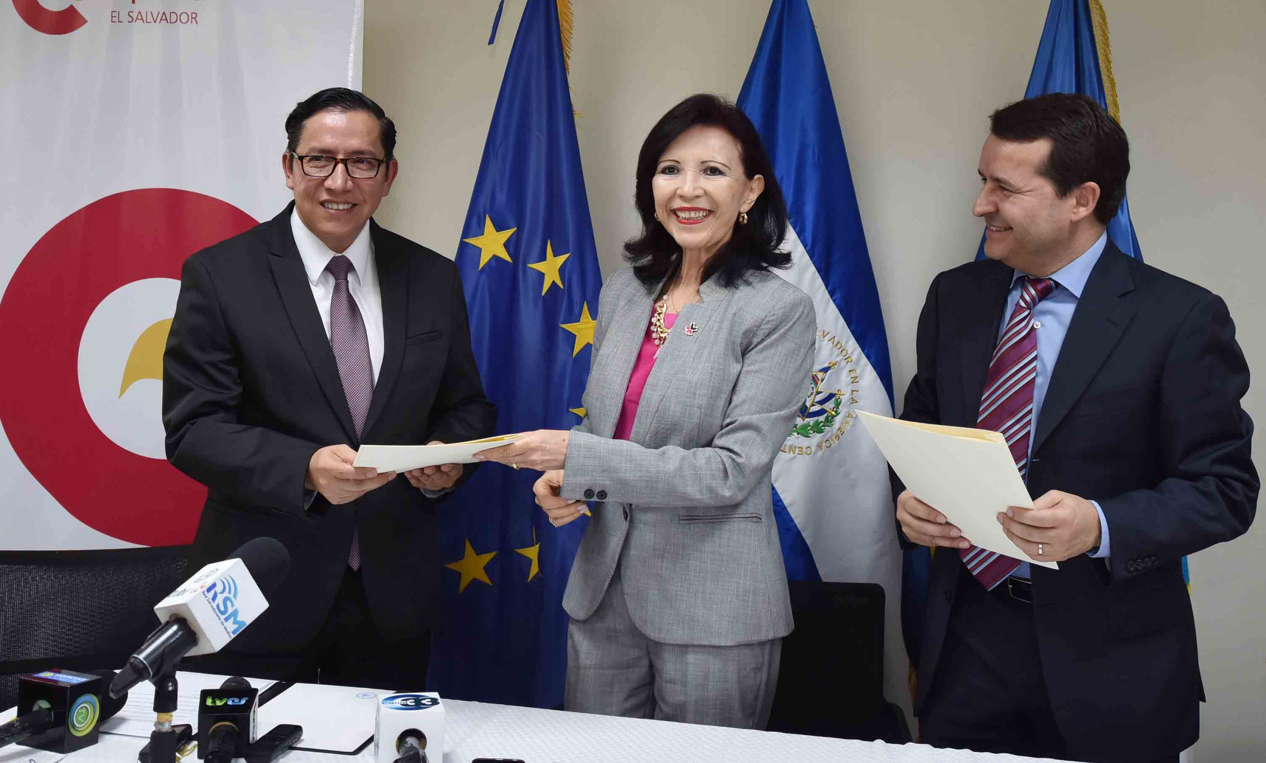 MOP participa en firma contrato elaboración Plan Maestro de Drenajes Área Metropolitana de San Salvador