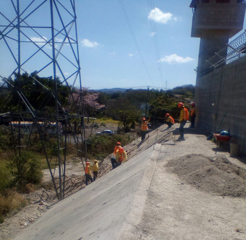 MOP avanza en 2da. Fase obras de drenajes y pavimentacion de calles para construcción de Centros Temporales de Reclusión Penal La Esperanza