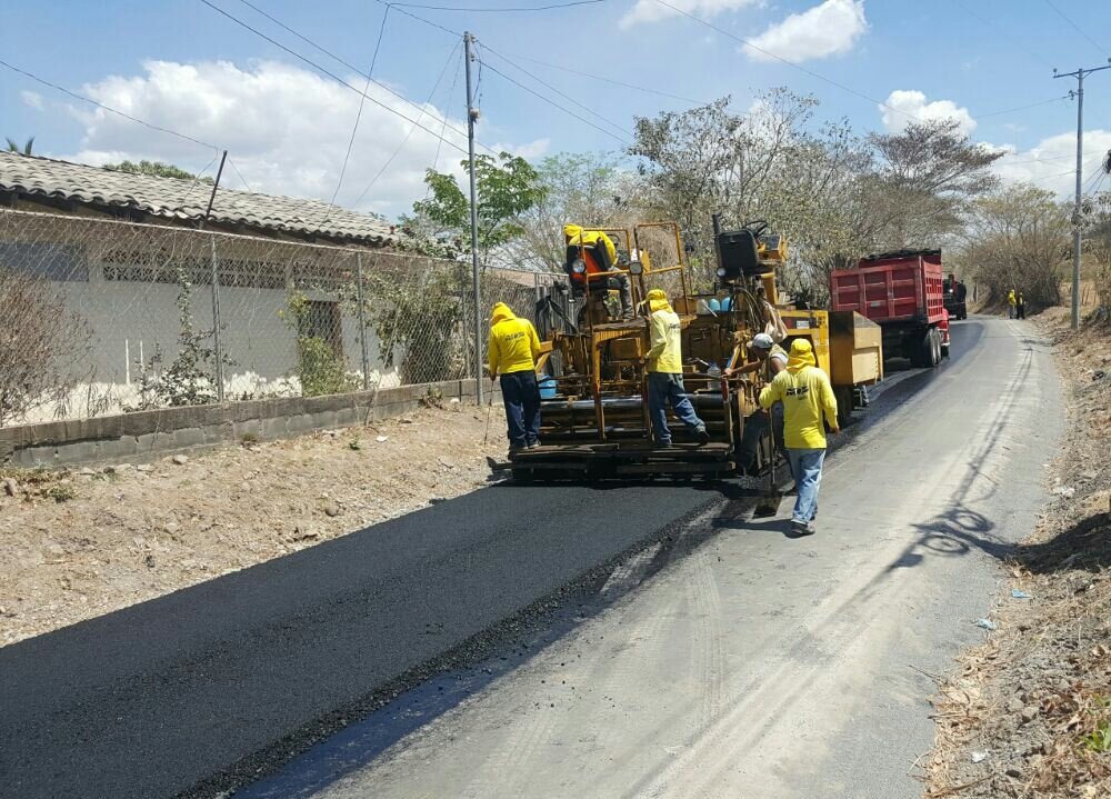 MOP inicia pavimentacion de 1.8 kilómetros de calle de Comacarán  San Miguel