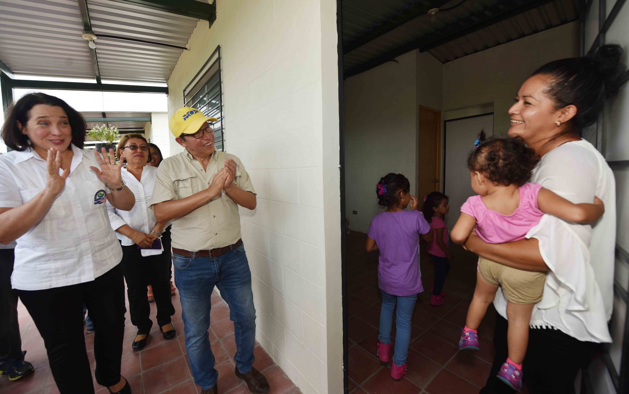 FOMILENIO II entrega viviendas a familias reubicadas por ampliación de carretera