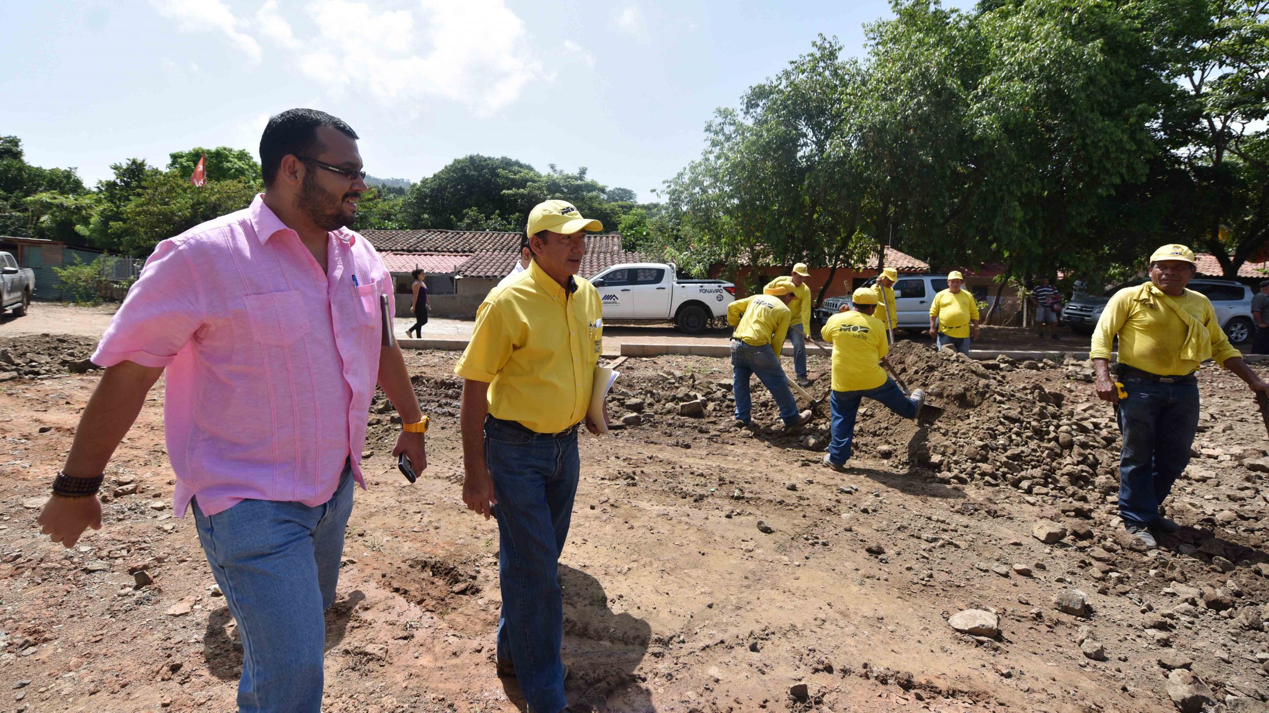 MOP construye plaza a comunidad Santa Marta, Victoria, Cabañas