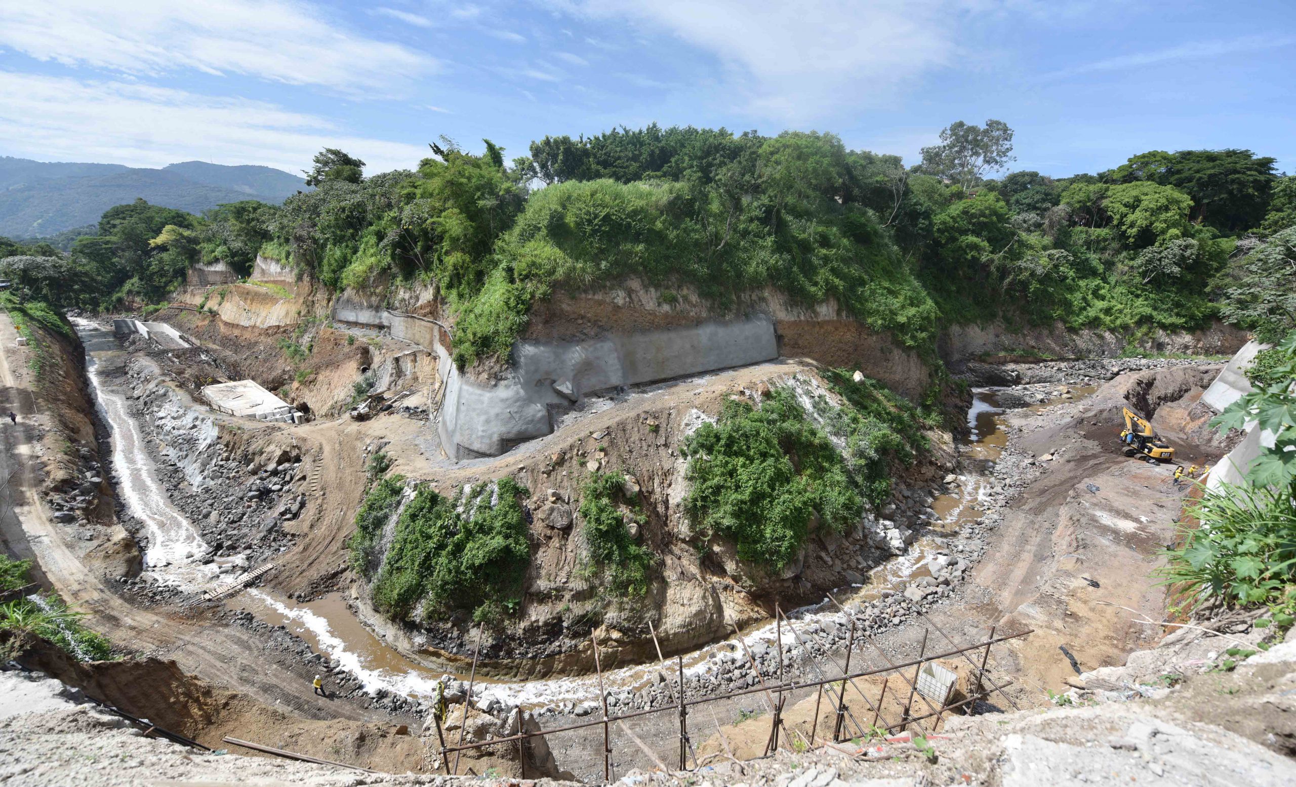 MOP avanza en construcción de primera laguna de laminación en Centroamérica para prevenir inundaciones en sector Sur de San Salvador