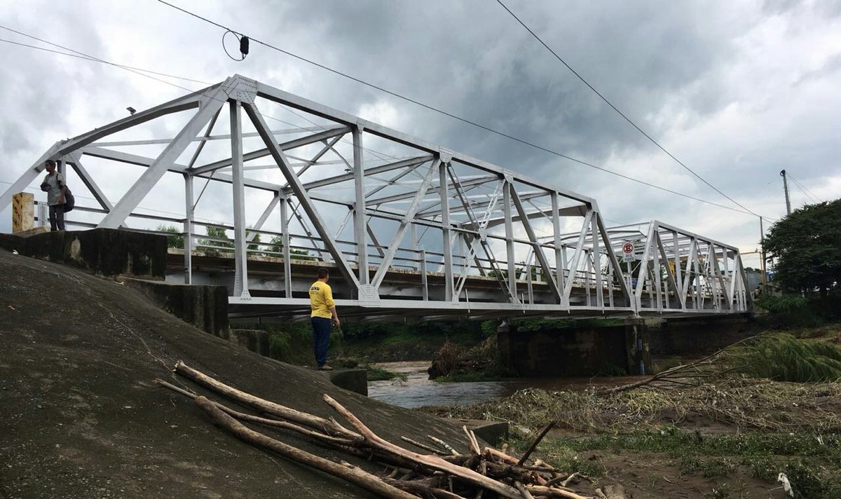 MOP inspecciona estado de puentes en Carretera del Litoral