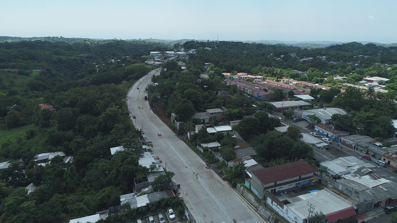 MOP construye pasarela 4 en carretera al Puerto de La Libertad y restringe paso vehicular