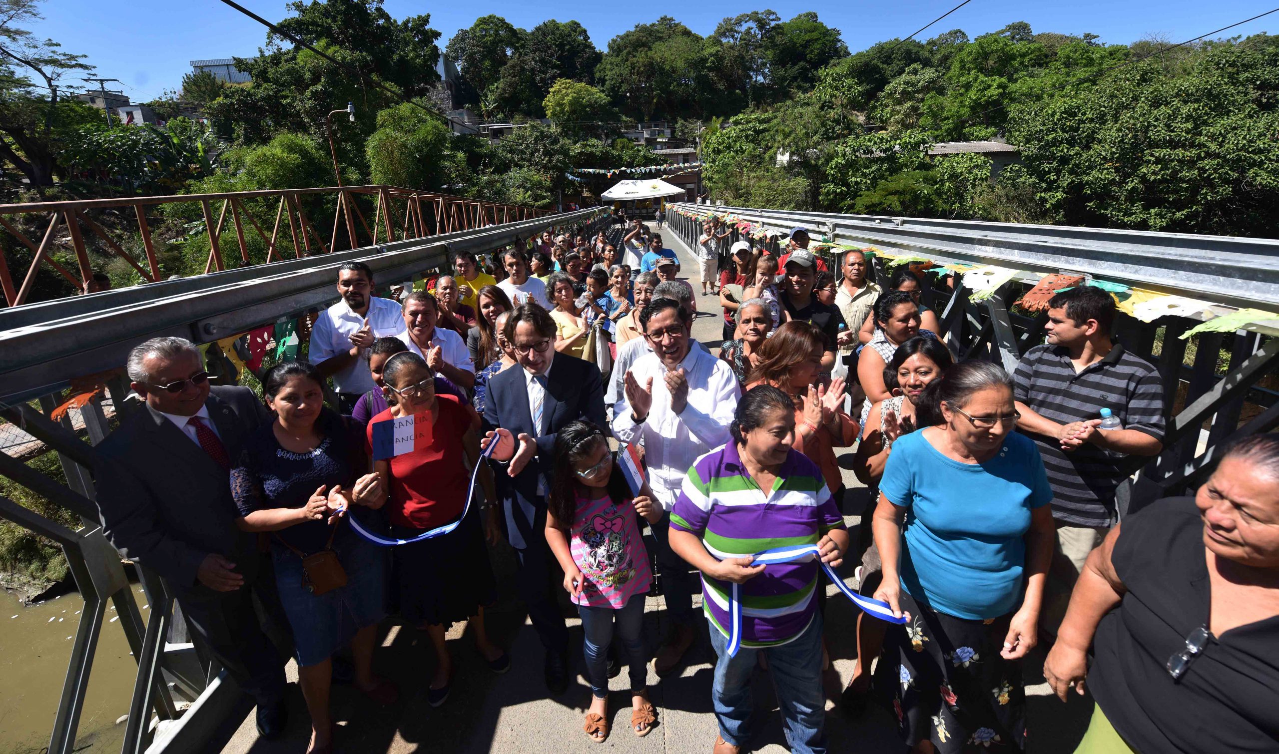 MOP entrega a habitantes de Ciudad Delgado Puente Los Almendros