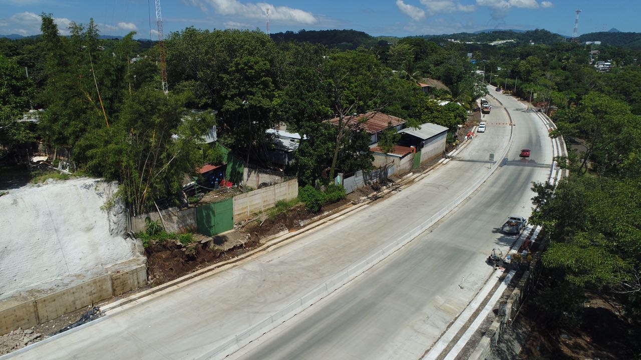 Restricción de tráfico en kilómetro 24 de carretera al Puerto de La Libertad por fragmentación de rocas con explosivos