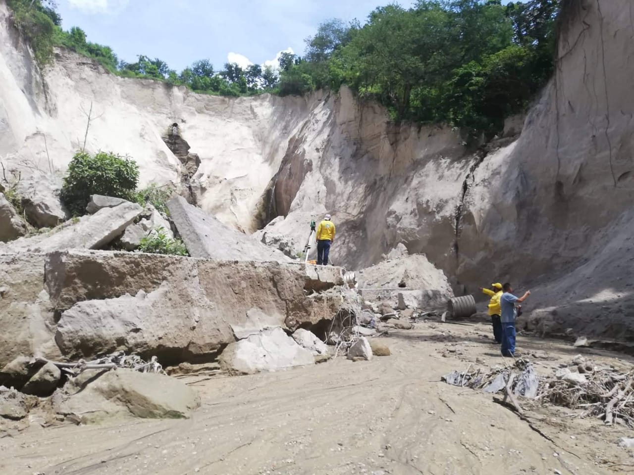 MOP inicia reparación cárcava en Colonia Santa Lucia, Ilopango
